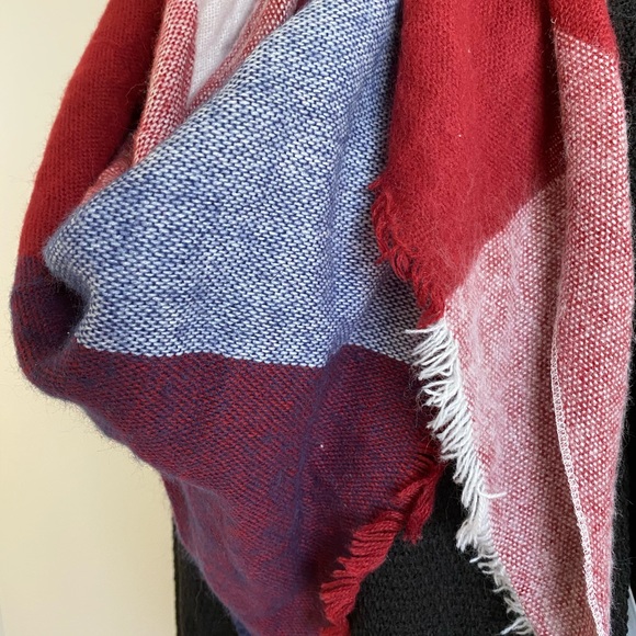 Tartan Triangle Scarf - Picture 5 of 8